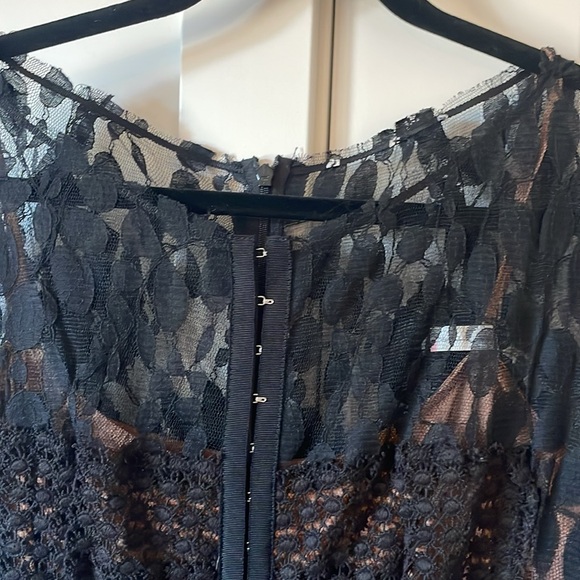 Black lace Dress with sewn in slip - Picture 3 of 3